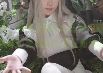 我心里想，朝雾爱的cos图集中的恶毒，难道真的是我的审美在崩溃吗？