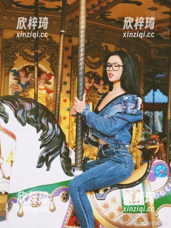 微密圈 - 李嘉欣97的作品，无敌在线黑丝丁裤，令人想多看几遍