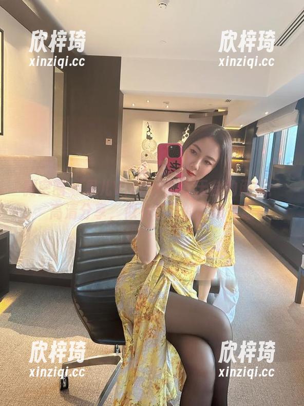 微密圈 - 果儿Victoria在天台的闲情：高清分享，似有若无的暧昧气息