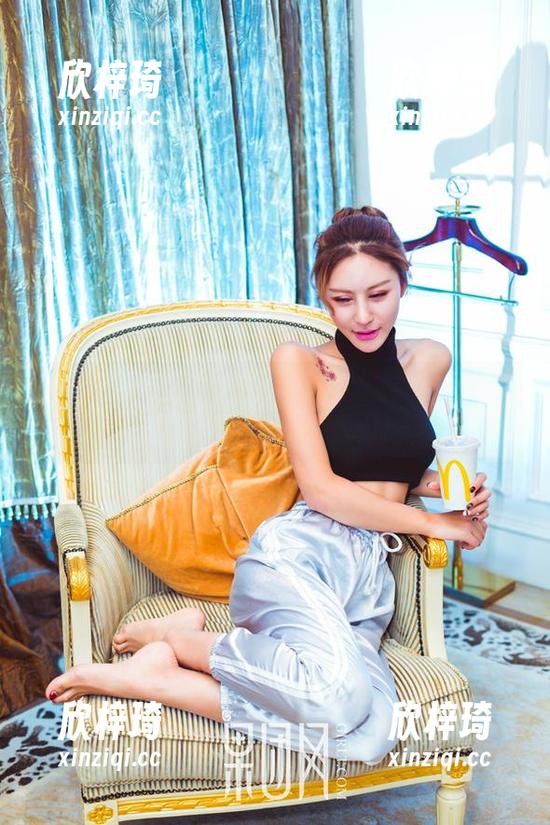 果团网 - 到底是什么魔力？龚玥菲的校园写真集让我频频停下来！