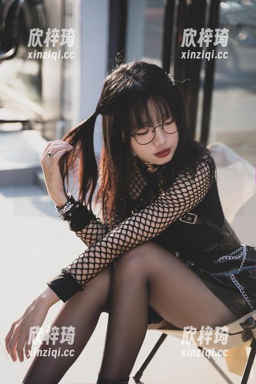 柒柒要乖哦 私房美图小剧场:柒柒要乖哦的JK少女反差,裙子里藏了啥?