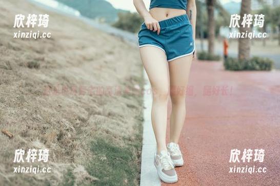 这是桃良阿宅的高清美腿cos，腰好细，腿好长！