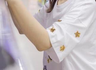 梦丝女神 - 这作品里的素岚连体裙，直接让“福利”这个词有了新定义。