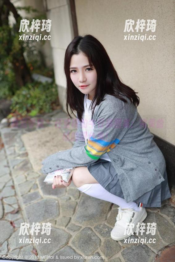 模范学院 - 任莹樱的牛仔裤图集：完美曲线的阳台秀！