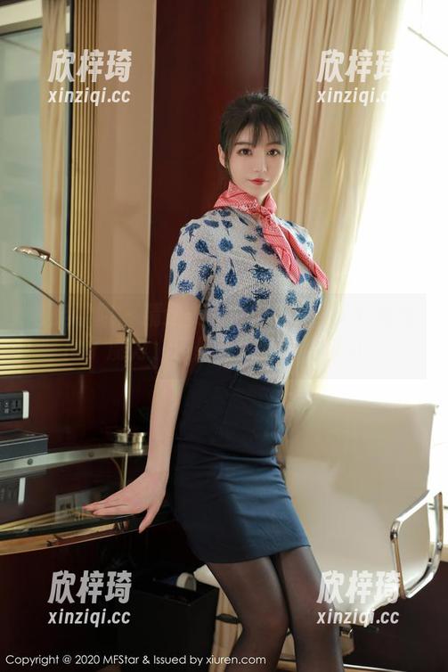 模范学院 - 精选美图：唐琪儿il把短裙穿出了魔力，还是我太容易被吸引？