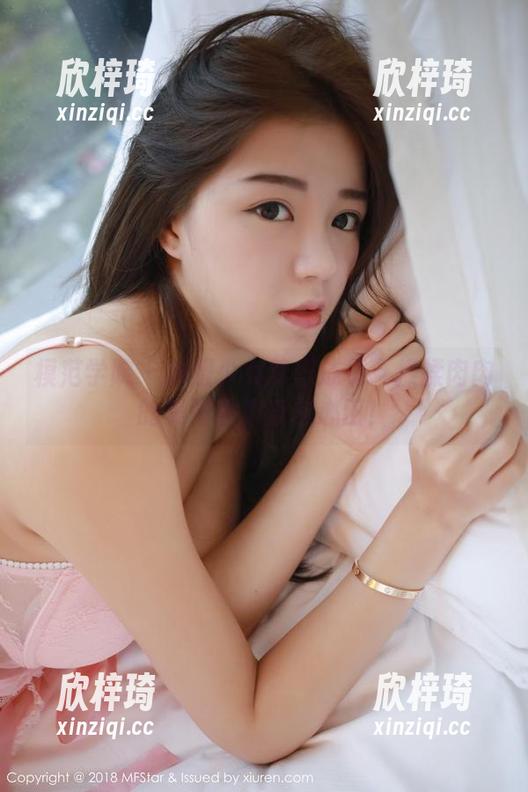 模范学院 - 制服少女梦想成真：揉揉肉肉的美图合集直击心田！