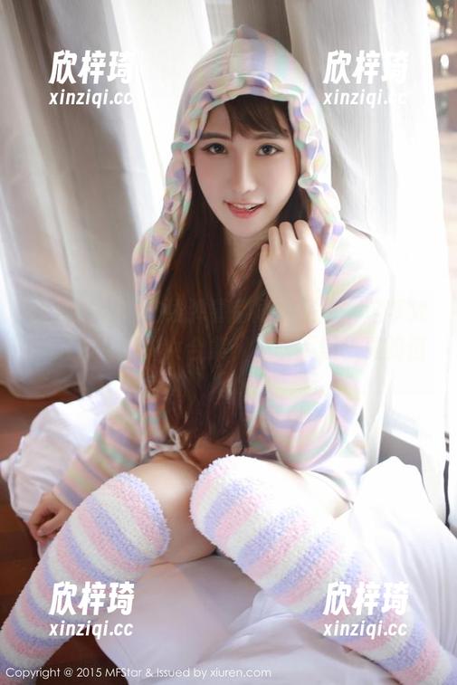 模范学院 - 在线弹幕都刷起来了，这梦梵的活力制服少女合集，不吹不黑，真的值。