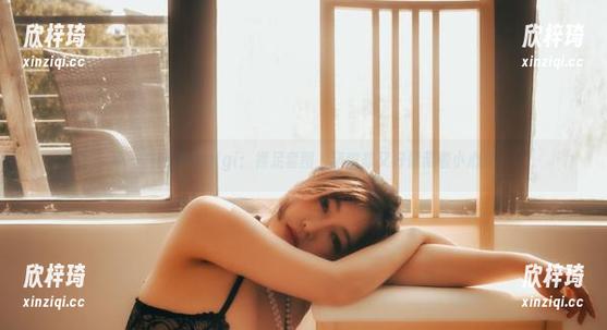 不一样的樱晚gigi：裸足套图，随意却又好像藏着小心思