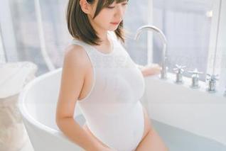 全套“火华家竞泳”图集，浅安安教你如何在水中优雅溺水（误）！