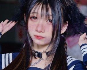 或许，我也该试试清青琴玖的校服？免费照片了解一下