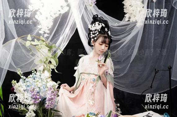 突然想问，牛仔裤和图库，哪个更能代表爆机少女喵小吉？下载看个究竟？