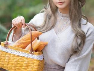 看了玉汇yuuhui的泡沫之夏图包，真想跳进那个泡泡里晃荡！