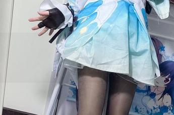 白栎Shirly作品的秘书定制：传递的不是文件，还是什么呢？