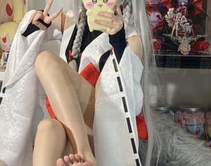高清美图里的白栎Shirly美脚，酥到了骨髓，来吧，别害羞！