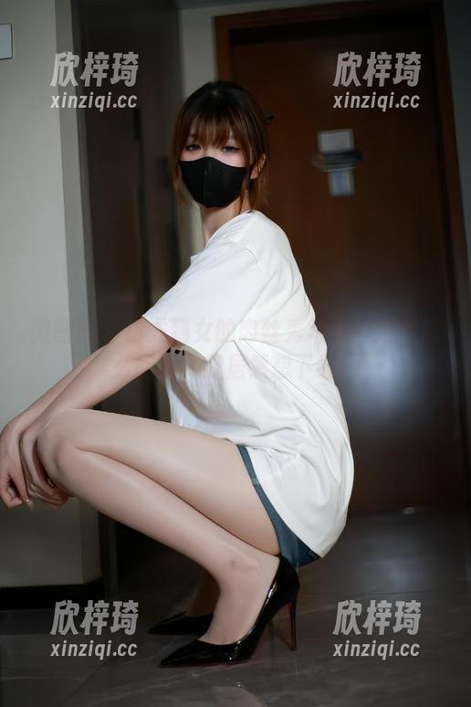 白龙猫女 微密圈 - 白龙猫女的肉丝秀禾服:这是怎么回事,我居然想下载!