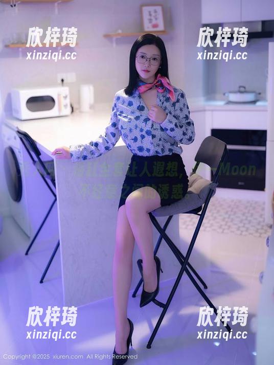 秀人网 - 浴缸全套让人遐想，伊一Moon不经意之间的诱惑。