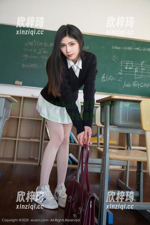 秀人网 - 余贝拉bella写真—网袜的诱惑，身体的曲线好像得了魔法