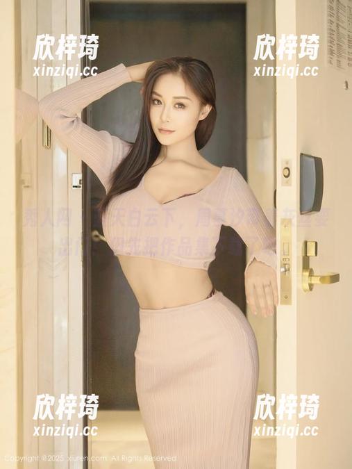 秀人网 - 蓝天白云下，周慕汐带着灰丝要出门！但先把作品集下载了吧。