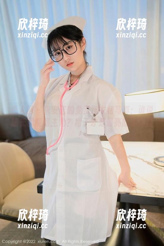秀人网 - 唐安诺的免费连衣裙写真：谁说腿长就能唱主角？裙子才是最亮的那颗星！