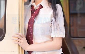 秀人网 - 哇！夏甜甜的新作‘学妹’更新，好像我也回到校园了！