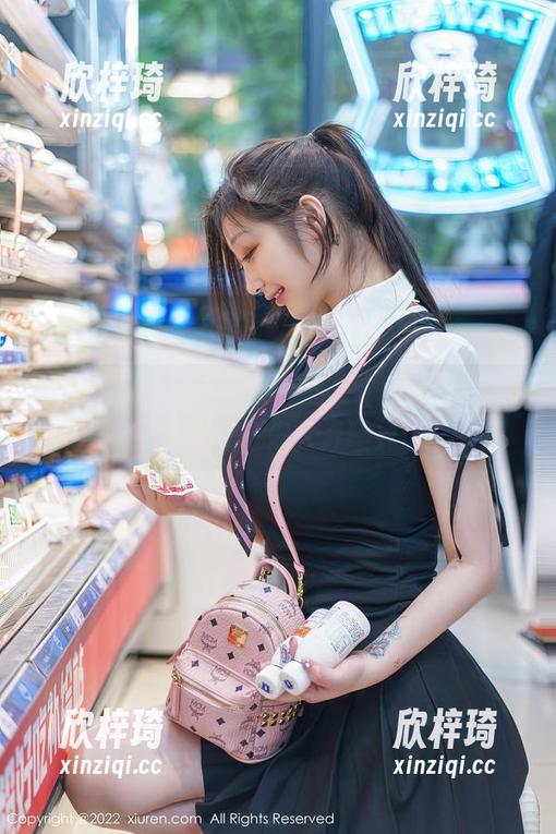 秀人网 - 办公室的另一面，媃柔rourou免费套图让你大开眼界