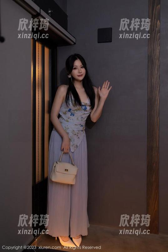 秀人网 - 细品安然儿与众不同的女王形象，作品居然无圣光，真有趣。