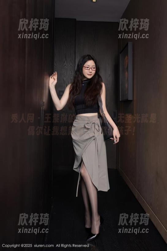 秀人网 - 王紫琳的粉色秘籍：无圣光就是偶尔让我想起那只失踪的袜子！