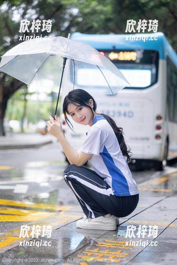 秀人网 - 油亮的白甜套餐：精选套图，搭配每周的懒惰时光。