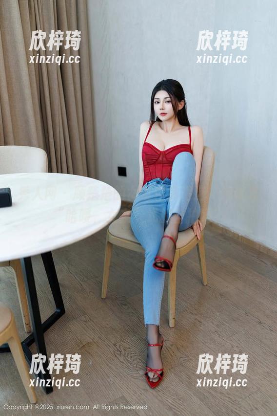 秀人网 - 顾楚楚的女友作品精选，你试过“哈喽，女友”式的自拍吗？