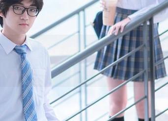 秋楚楚不秃头or死宅同学，原图和壁纸究竟谁更吸引？