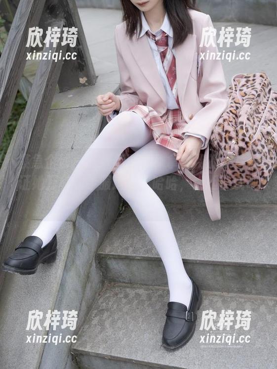 紧急企划 - 奶糖新时代！拿免费的照片见证她万种水手服造型，哈哈，大胆尝试吧！