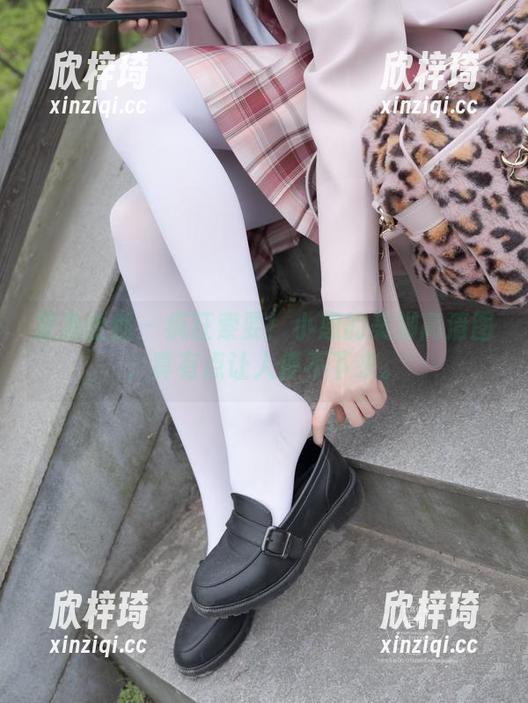 紧急企划 - 疯狂索要！小恩的美脚高清图，真有点让人停不下来。