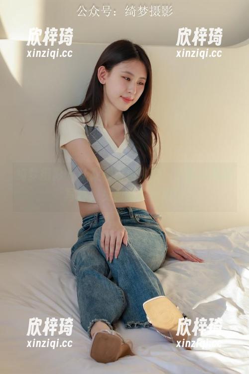 绮梦摄影 - 让双脚自由飞翔，子涵的美脚写真，免费曝露优雅！