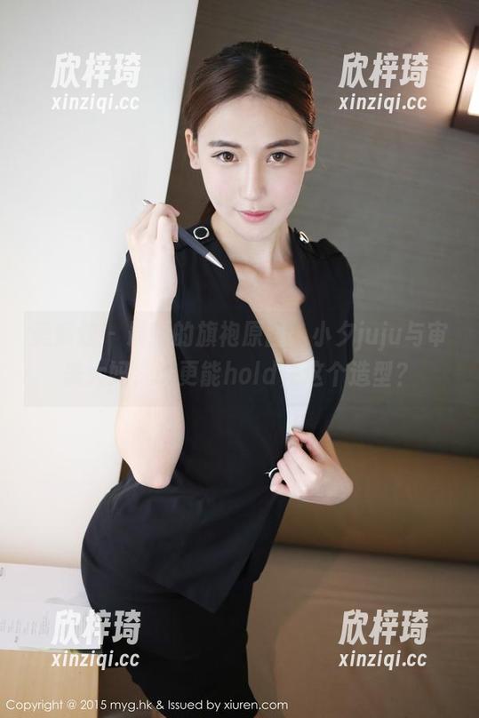 美媛馆 - 最新的旗袍原图：小夕juju与审美大妈，谁更能hold住这个造型？