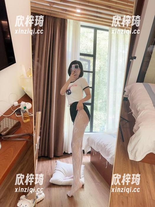 微密圈 - 在胜利的小生活的全套定制中，图片们讲述着不可思议的小插曲。