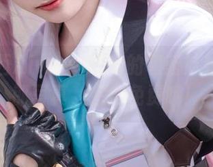 看！艾西Aiwest晒出的碧蓝航线赛车女郎写真，完全免费哦！