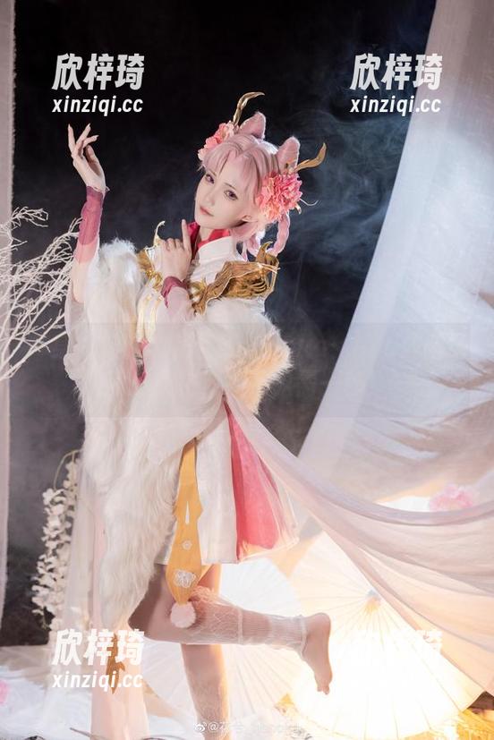 一身体操服的花兮_honoka：cos成健身房的女神，下载只需一秒！