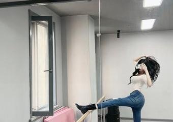 微密圈 - 黑白私拍，葛征的作品逐渐让我意识到色彩有多累赘。