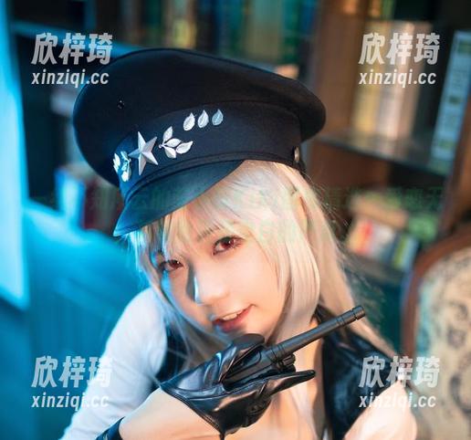 一组不知所云的蓝小沂KiKi图库精选：爱恋无，其实也许是空白的严肃。