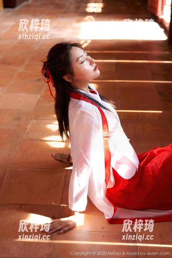 蜜桃社-雪梨sherry 蜜桃社 - 拜托,牛仔裤也能穿成这个样子?雪梨sherry的美图合集,让我教你一招。