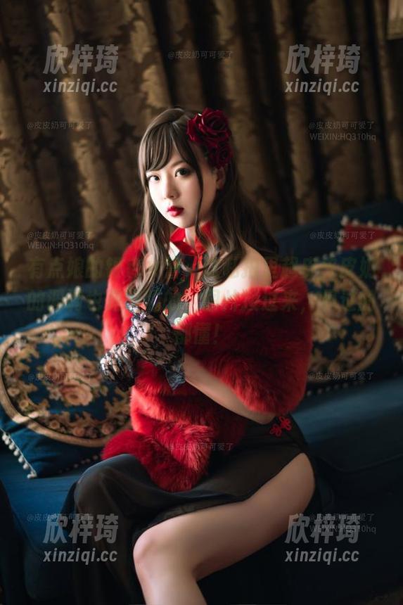 有点娘的银色女警，这私拍里超皮皮皮奶的调调也是够骚的，图片接过来，见过的都懂！