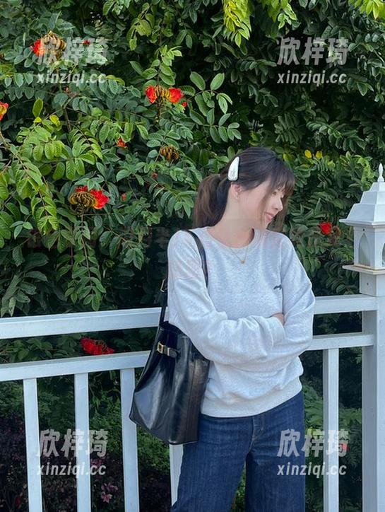 银色原图，闪月半JK角色扮演究竟是几个意思？