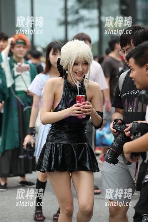 魔镜街拍写真的“裤里丝”日常，午餐谁都想搭